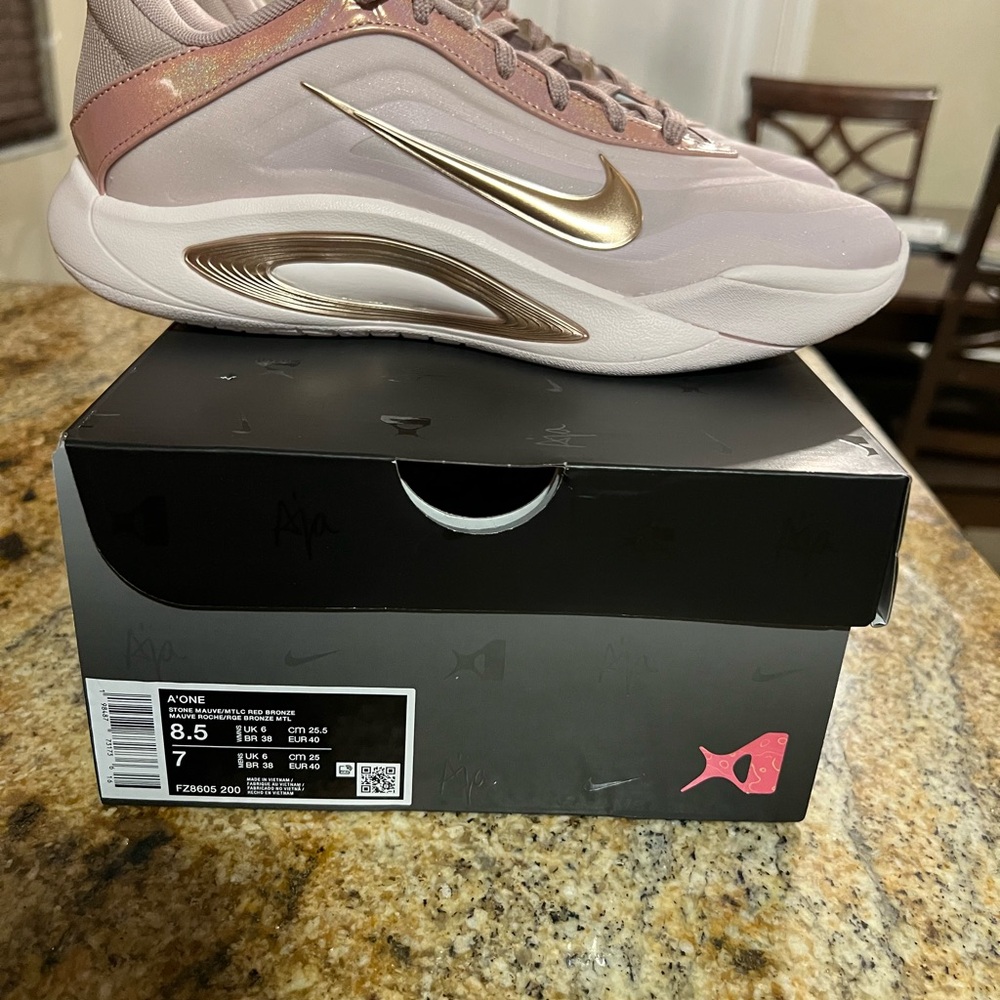 Nike Women’s Pink Gold Sneakers New With Box Comfortable Running Shoes